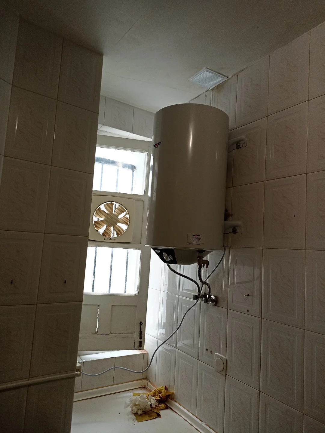 FONTANERO TERMOS ELECTRICOS Leonardo Ruiz - Fontanero especialista en termos eléctricos en Sevilla